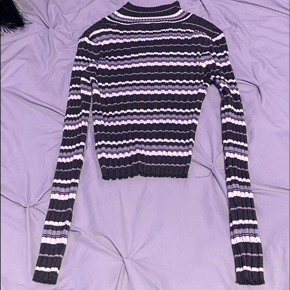 Pink Republic, Medium, dark gray, light gray, and white